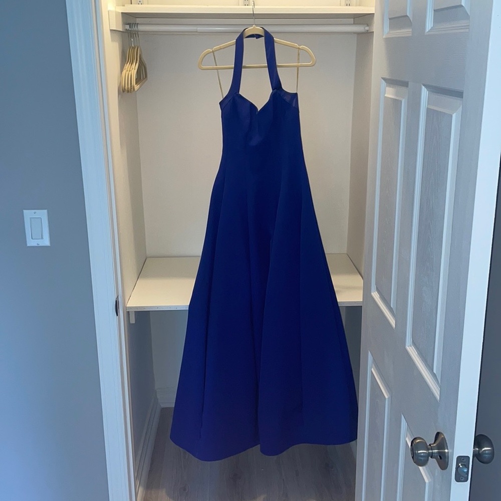 Gown/dress - Picture 1 of 5